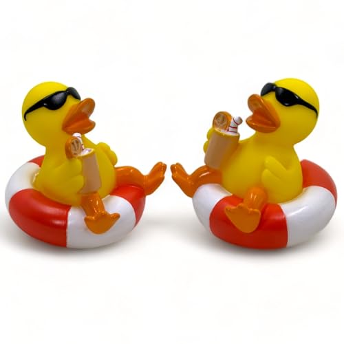 MIJOMA 2er Set Badeenten Badewannenspielzeug, Handbemalt & Latexfrei, Perfekt für Partys, Geburtstage, Weihnachten, Baby-Partys & Mehr – Tolle Badezimmerdekoration, 8 cm Hoch (Enten mit Schwimmreifen) MIJOMA 2er Set Badeenten Badewannenspielzeug, Handbemalt & Latexfrei, Perfekt für Partys, Geburtstage, Weihnachten, Baby-Partys & Mehr – Tolle Badezimmerdekoration, 8 cm Hoch (Enten mit Schwimmreifen) von MIJOMA