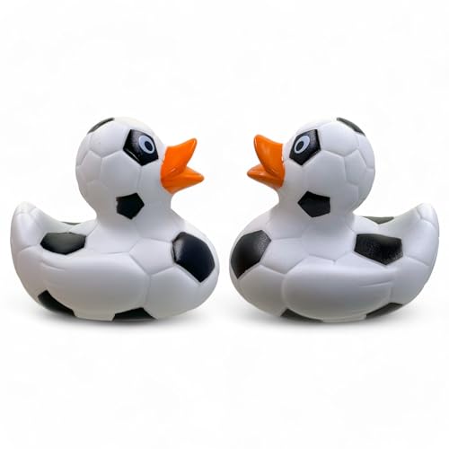 MIJOMA 2er Set Badeenten Badewannenspielzeug, Handbemalt & Latexfrei, Perfekt für Partys, Geburtstage, Weihnachten, Baby-Partys & Mehr – Tolle Badezimmerdekoration, 8 cm Hoch (Fußball) von MIJOMA