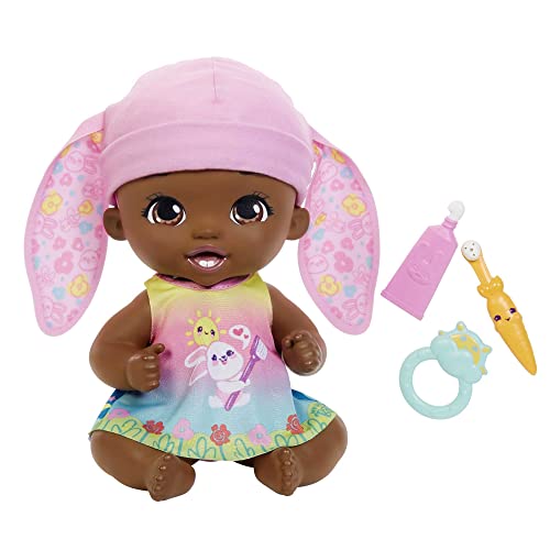 My Garden Baby HGC11 - Zahnputzspaß Hasen-Baby Puppe - Rosa (30 cm) mit 3 Zubehörteilen und 2-in-1-Wendeanzug, blaue Mütze, tolles Spielzeug Geschenk für Kinder ab 2 Jahren von Mattel