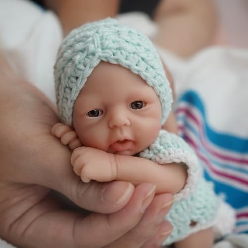 MYREBABY 17.8 cm Mini Silikon Baby, Reborn Babypuppen Silikon Ganzkörper Mädchen Cassie, Realistische Neugeborene Babypuppe Real Life Miniatur Babypuppe mit Fütterungszubehör-1 von MYREBABY