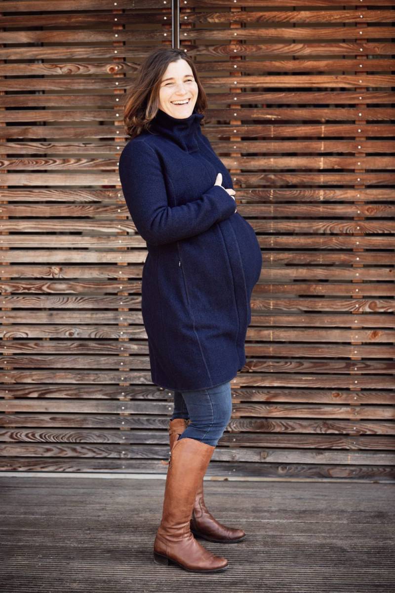 Mamalila Oslo Tragemantel aus Wollwalk - XL Navy von Mamalila