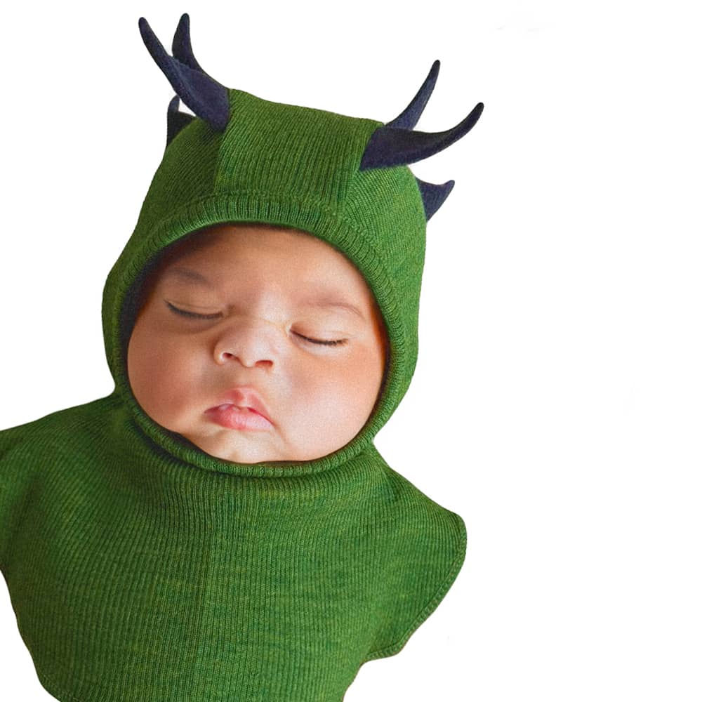 ManyMonths Dino Hood Schlupfmütze mit Dinozacken - Adventurer / Conqueror (80 - 104/110) Forest Floor Green von ManyMonths