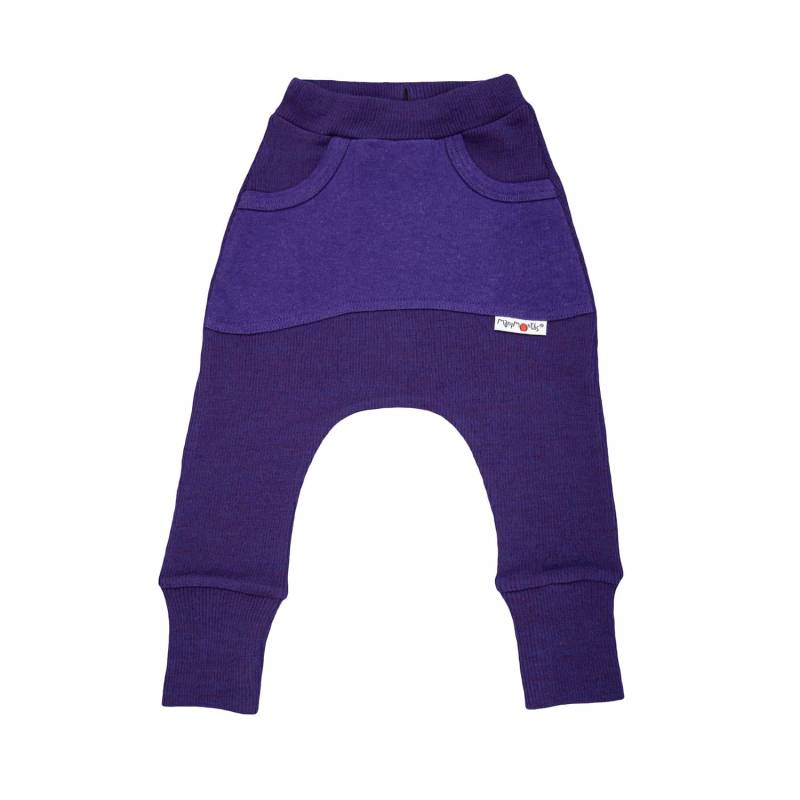 ManyMonths Kangaroo Hose mit Tasche - Acai Berry Conquerer (98 - 104/110) von ManyMonths