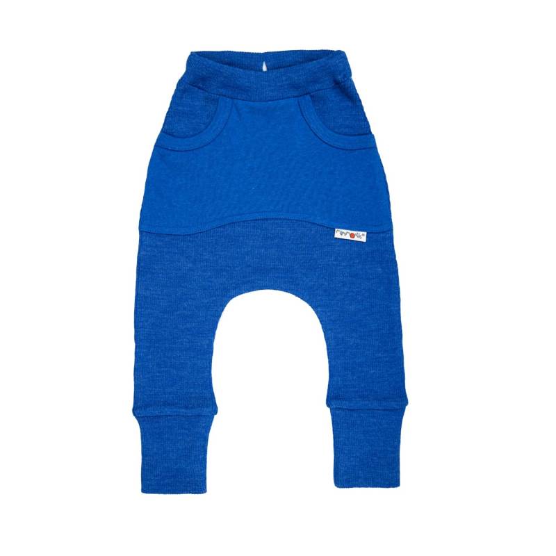 ManyMonths Kangaroo Hose mit Tasche - Classic Blue Conquerer (98 - 104/110) von ManyMonths