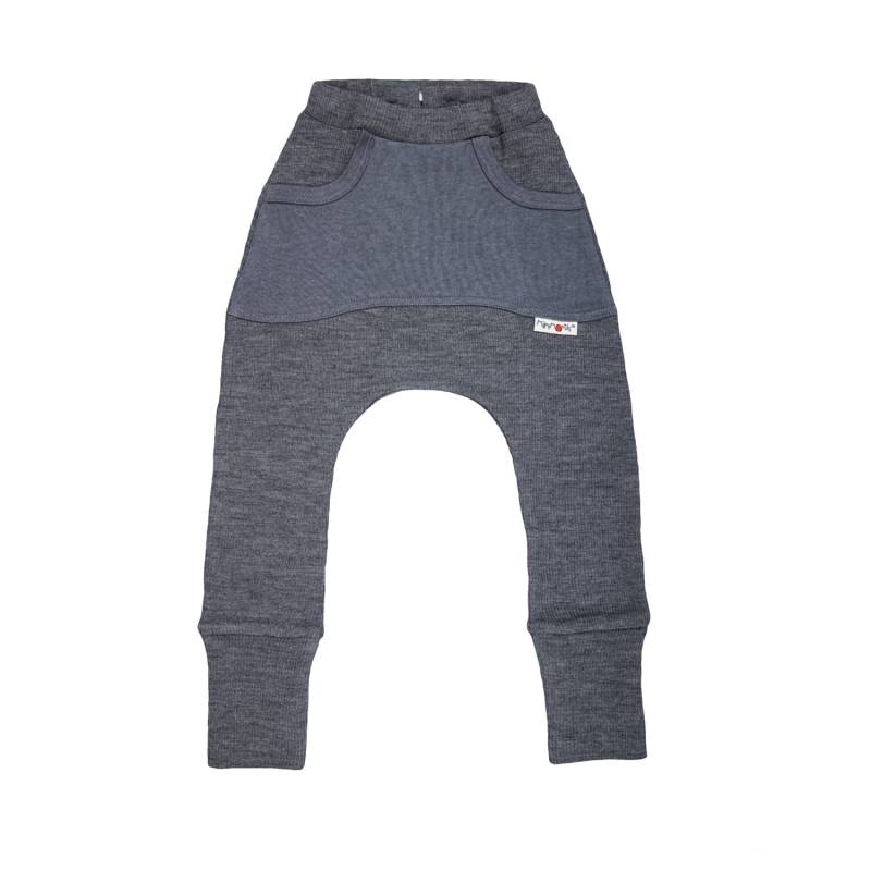ManyMonths Kangaroo Hose mit Tasche - Conquerer (98 - 104/110) Elephant Grey von ManyMonths