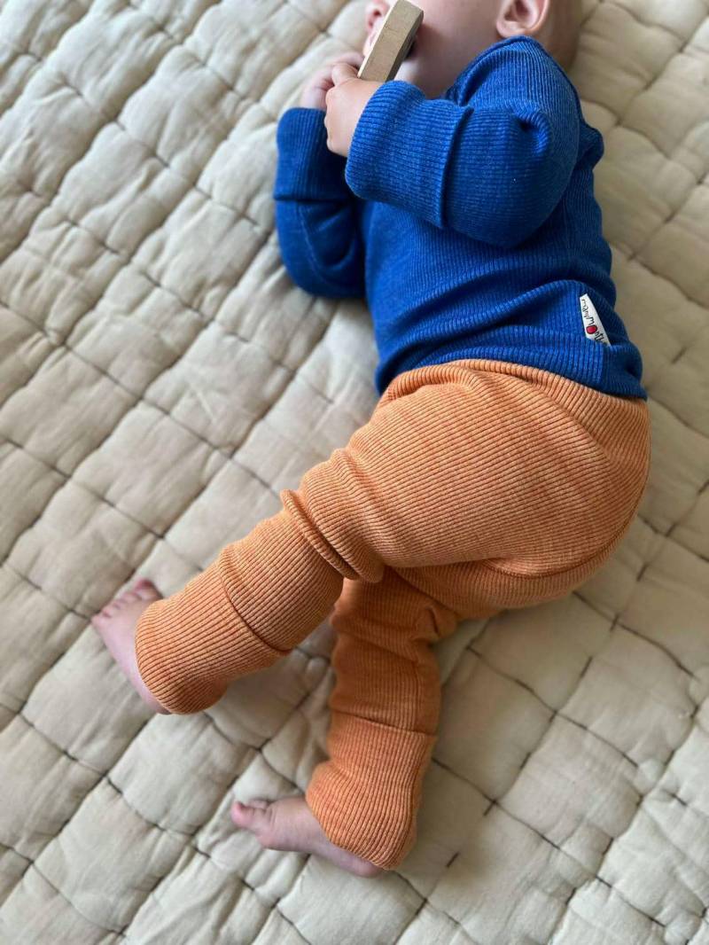 ManyMonths Longies aus Wolle - Adventurer Plus (86 - 98) Tangerine Marmalade / Elephant Grey von ManyMonths
