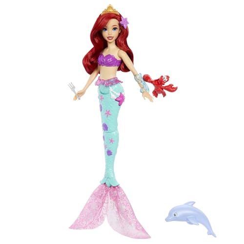 Mattel Disney Prinzessin Arielle Schwimmende Meerjungfrau Modepuppe mit Delphin Wasser Squirter, Sebastian Figur & 4 Zubehörteile, Ocean Friends Wasserspielzeug von Mattel