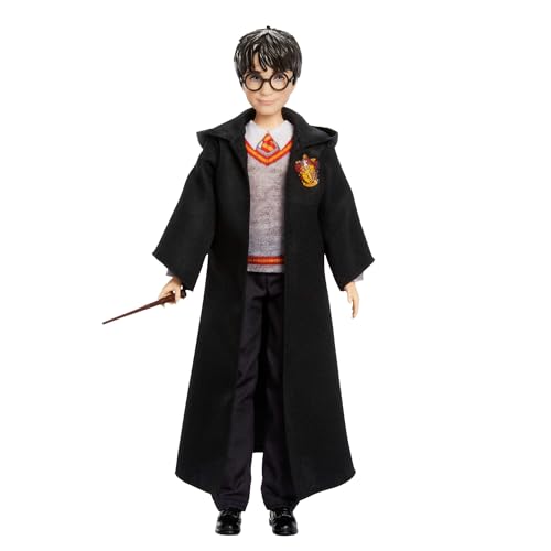 Mattel Harry Potter-Spielzeug, Harry Potter-Modepuppe im typischen abnehmbaren Hogwarts-Gewand mit Zauberstab-Zubehörteil, vom Film inspiriert, JGM18 von Mattel