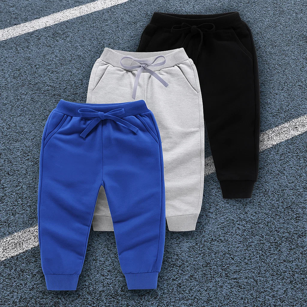 ActiveWear – Cool & fleksibel – Joggingbukser til børn Sort/grå/blå (2+1 GRATIS) / 140 (8-9 år) | Pädagogisches Holzspielzeug von Mein Kleines Baby