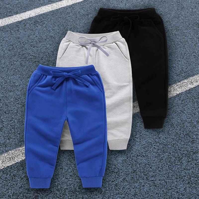 ActiveWear – Cool & fleksibel – Joggingbukser til børn Sort/grå/blå (2+1 GRATIS) / 140 (8-9 år) | Pädagogisches Holzspielzeug von Mein Kleines Baby