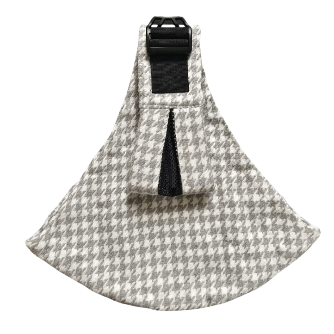 Baby Sling Carrier™ - Verstellbare Babytrage - Hüfttrage Weiches graues Hahnentritt – Comfort | Pädagogisches Holzspielzeug von Mein Kleines Baby