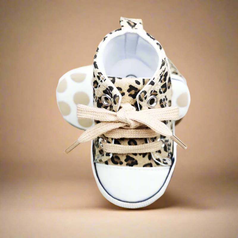 BabyStride– Atmungsaktiv und flexibel -'First Steps'Turnschuhe Beige Leopard / 12 ( 6–12 maanden) | Pädagogisches Holzspielzeug von Mein Kleines Baby