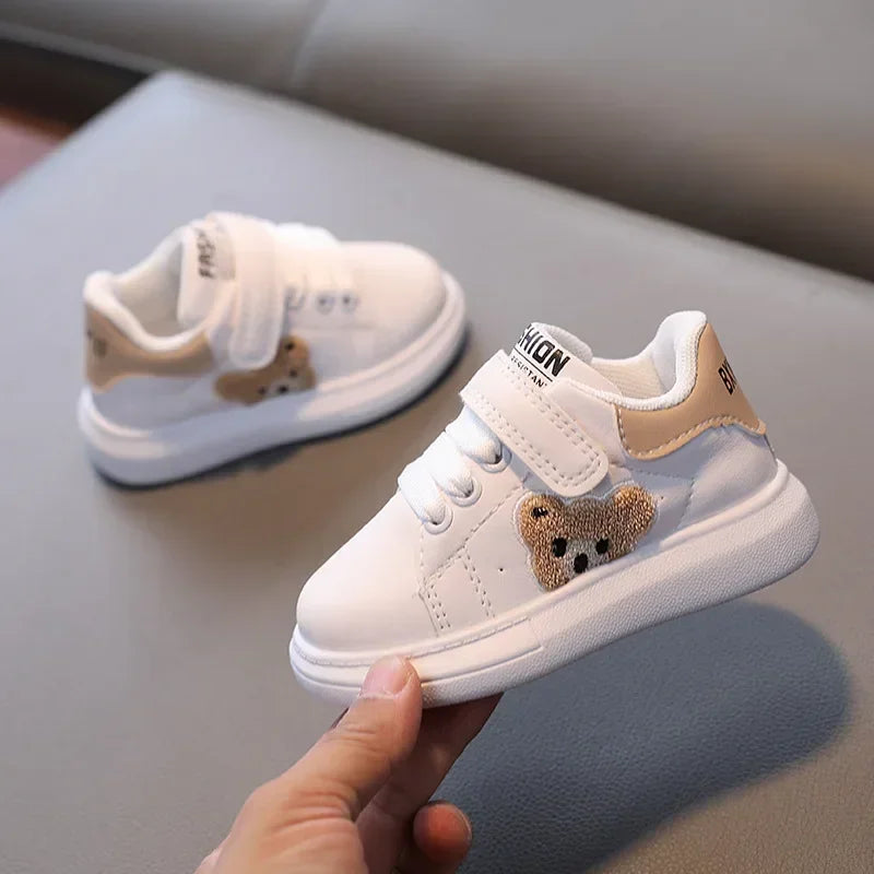 Bear Sneakers – Komfortabel & sød – Børnesneaker med bjørnemotiv Beige / 21 (12–18 måneder) | Pädagogisches Holzspielzeug von Mein Kleines Baby