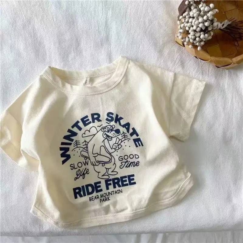 BearPlay – Komfort & Stil – Oversized-T-Shirt mit Winter-Skate-Aufdruck 150 (9–10 Jahre) | Pädagogisches Holzspielzeug von Mein Kleines Baby