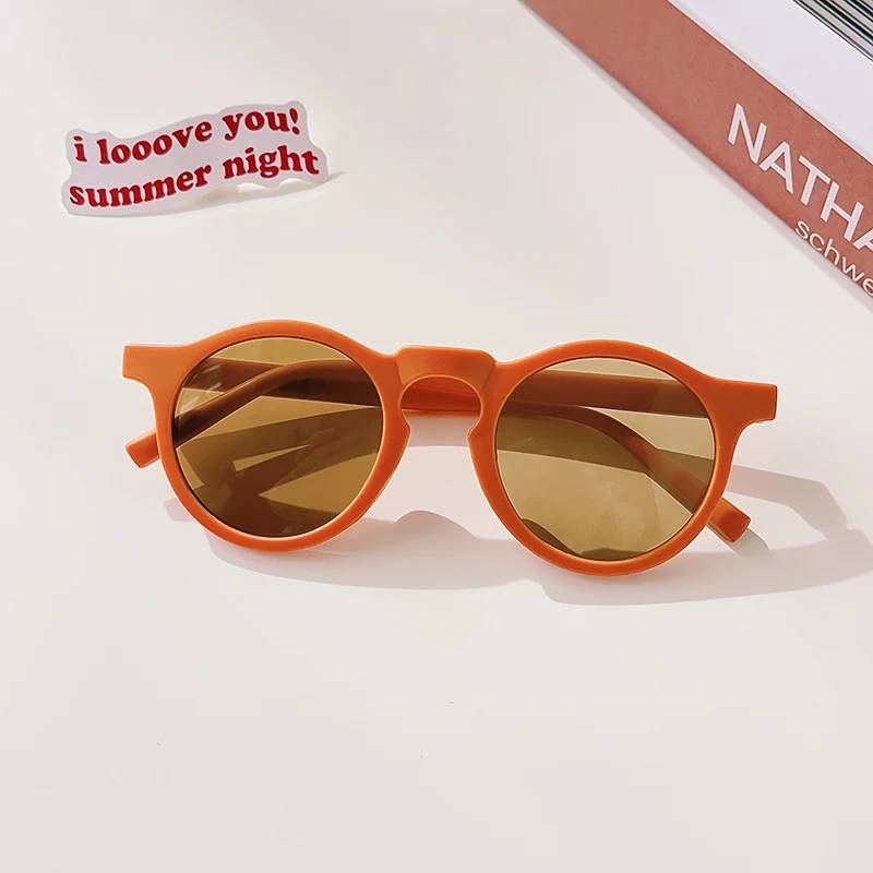 Colorful Kids Sun Shades – UV-beskyttelse & stilfuldt – solbriller til børn Solnedgang i orange / 0-8 År | Pädagogisches Holzspielzeug Colorful Kids Sun Shades – UV-beskyttelse & stilfuldt – solbriller til børn Solnedgang i orange / 0-8 År | Pädagogisches Holzspielzeug von Mein Kleines Baby