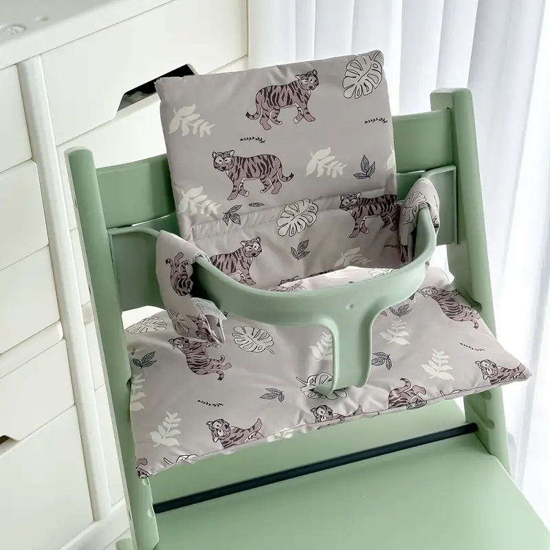 ComfortSeat – Weich & Stabil – Kinderstuhlkissen Blätter Tiger | Pädagogisches Holzspielzeug von Mein Kleines Baby
