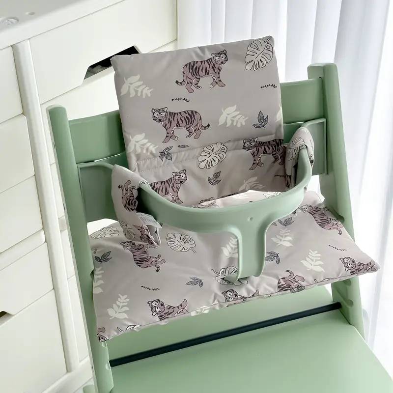 ComfortSeat – Weich & Stabil – Kinderstuhlkissen Blätter Tiger | Pädagogisches Holzspielzeug ComfortSeat – Weich & Stabil – Kinderstuhlkissen Blätter Tiger | Pädagogisches Holzspielzeug von Mein Kleines Baby
