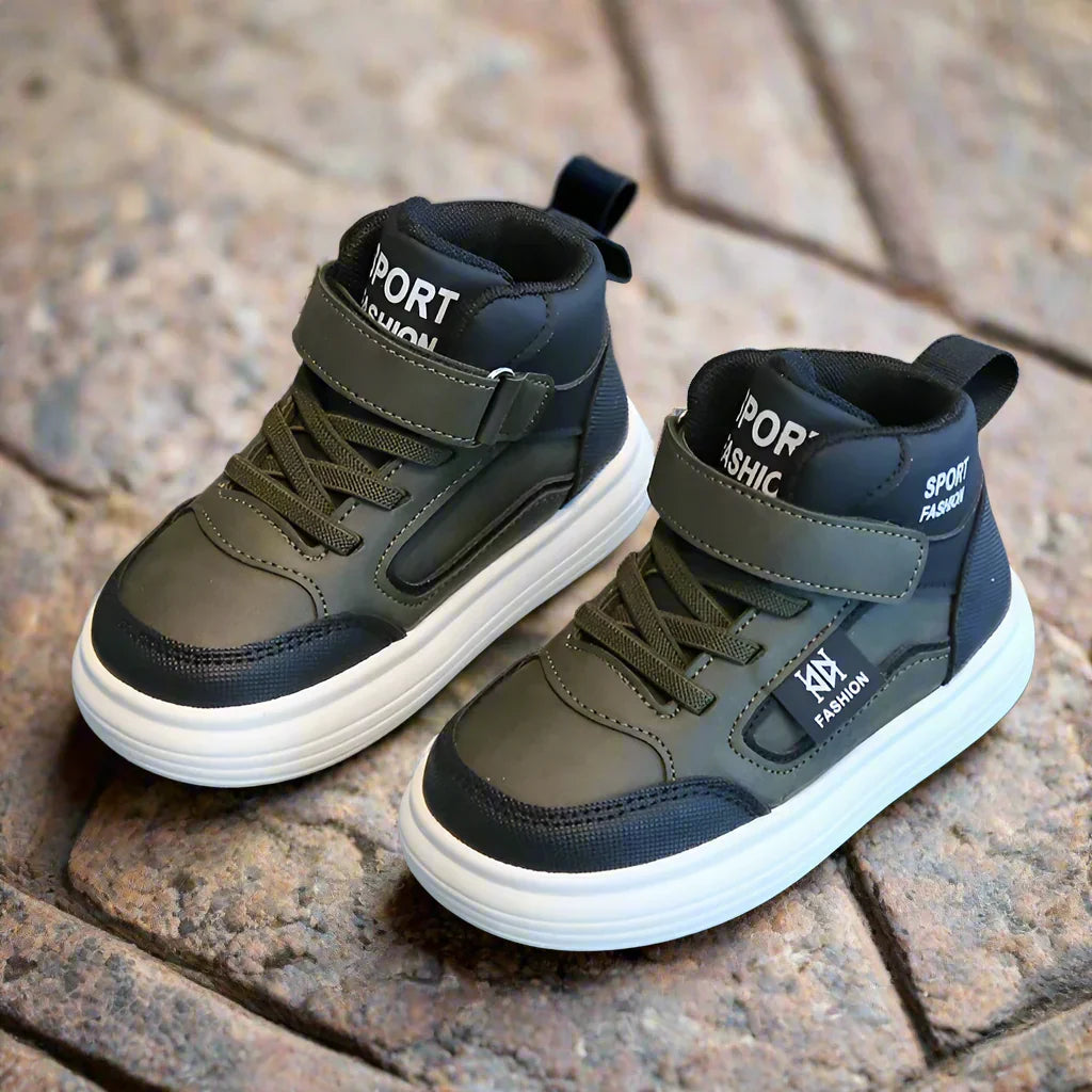CoolKicks – Komfortabel og fleksibel – høje sneakers Armygrøn / 21 (1.5 år) | Pädagogisches Holzspielzeug von Mein Kleines Baby