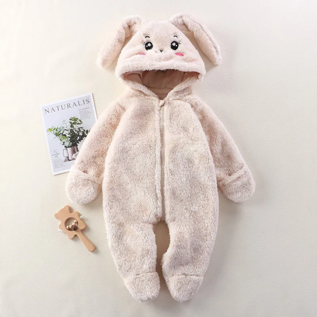 CozyBear – Weich & warm – Baby-Strampler mit Tier-Kapuze Kaninchen / 80 (9–12 Monate) | Pädagogisches Holzspielzeug von Mein Kleines Baby