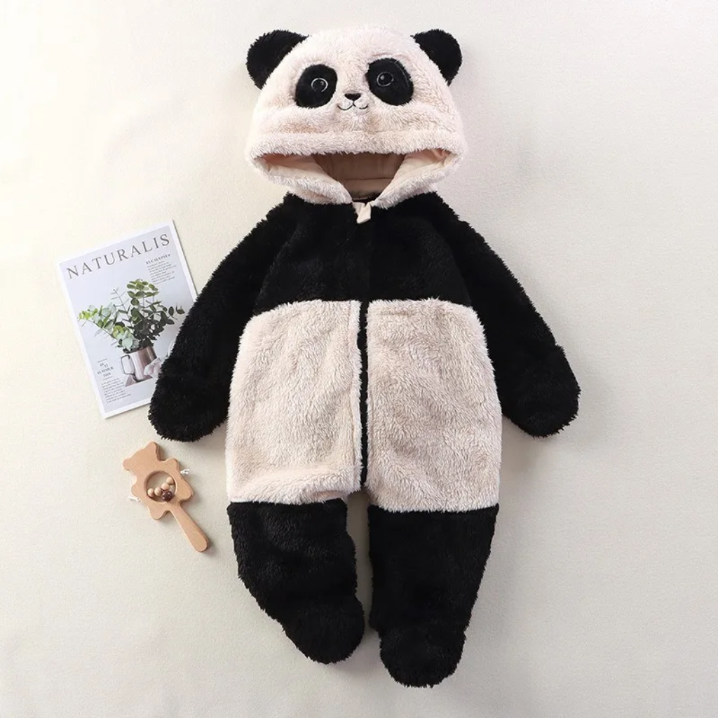 CozyBear – Weich & warm – Baby-Strampler mit Tier-Kapuze Panda / 73 (6–9 Monate) | Pädagogisches Holzspielzeug von Mein Kleines Baby