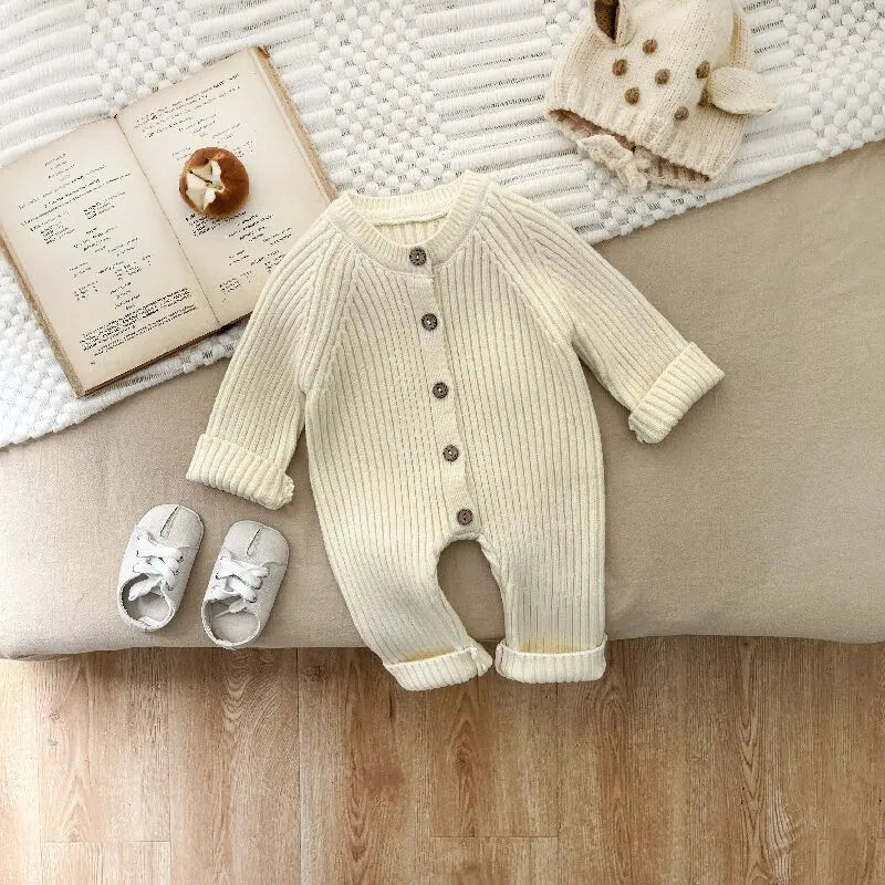 CozyCotton – Komfortabel og stilfuld - Strikket Romper Beige hvid / 73 (6-9 måneder) | Pädagogisches Holzspielzeug von Mein Kleines Baby