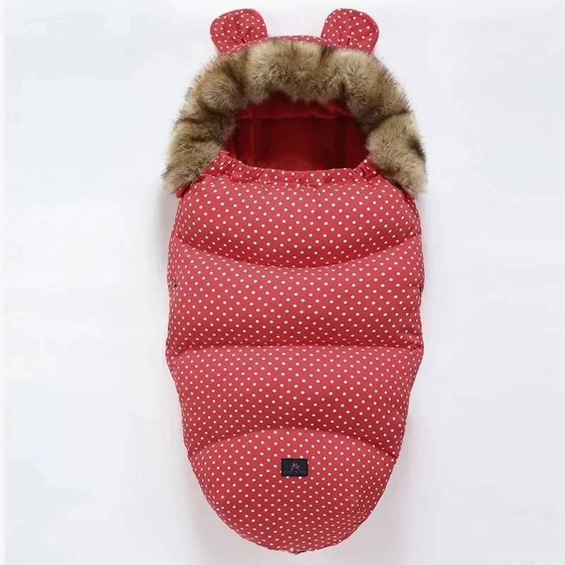 CozyRide – Warm & Gemütlich – Babyschlafsack für den Kinderwagen Rote Polka | Pädagogisches Holzspielzeug CozyRide – Warm & Gemütlich – Babyschlafsack für den Kinderwagen Rote Polka | Pädagogisches Holzspielzeug von Mein Kleines Baby