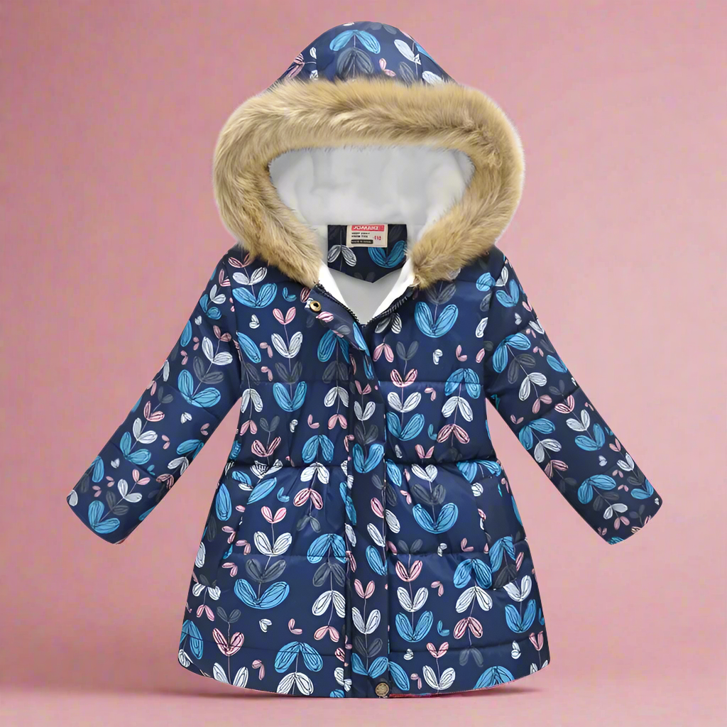 CozyTrend– Elegant&gemütlich – Steppjacke für Mädchen Blaue Blumen mit rosa Akzenten / 120 (5-6 Jahre) | Pädagogisches Holzspielzeug von Mein Kleines Baby
