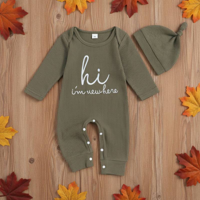 CuddleBaby – Hallo, ich bin neu hier – Set aus Baby-Strampler und Mütze 90 (9–12 Monate) / Grün | Pädagogisches Holzspielzeug von Mein Kleines Baby