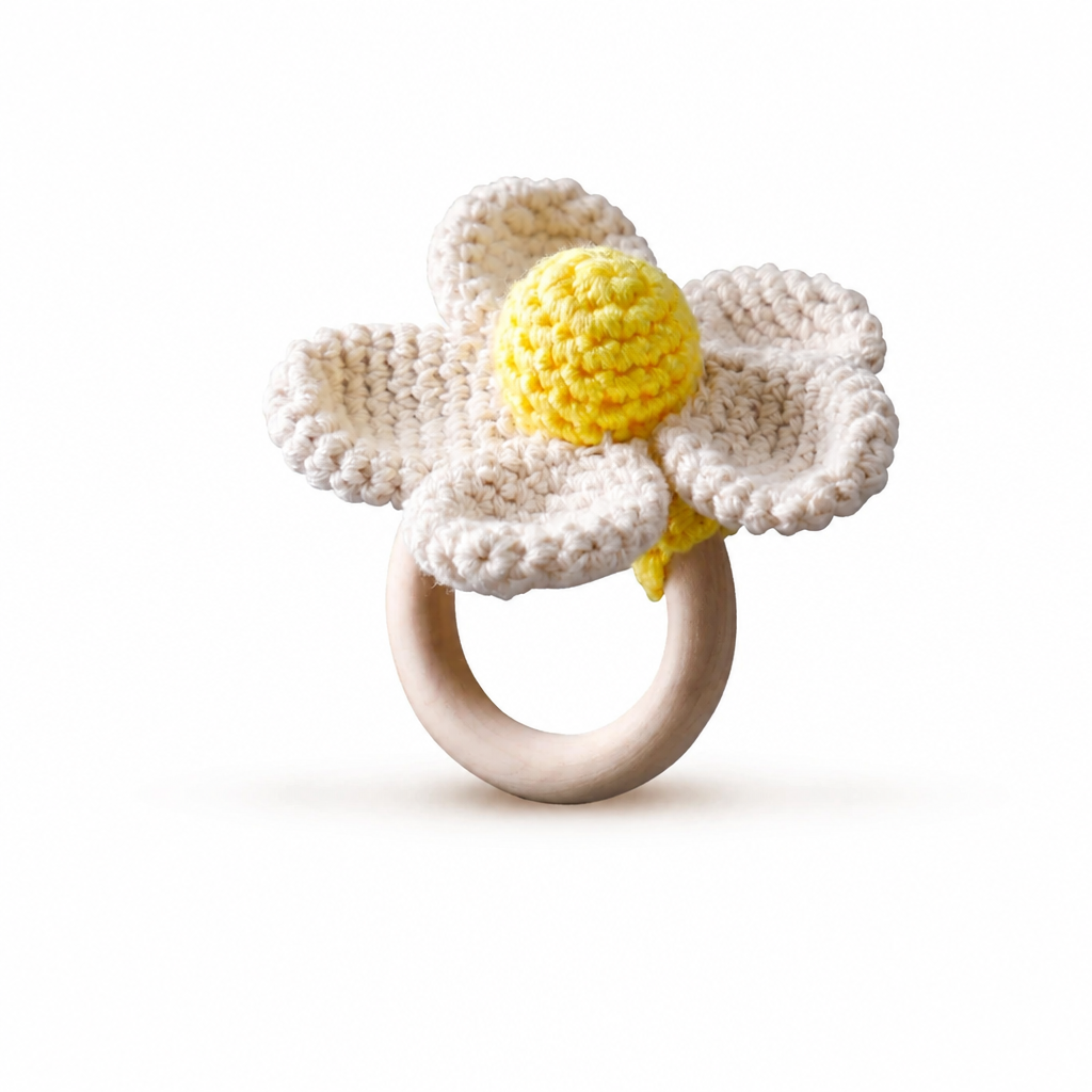CuddleRattle – Weich & Verspielt – Gehäkelte Baby-Rassel mit Holzring Blume | Pädagogisches Holzspielzeug von Mein Kleines Baby