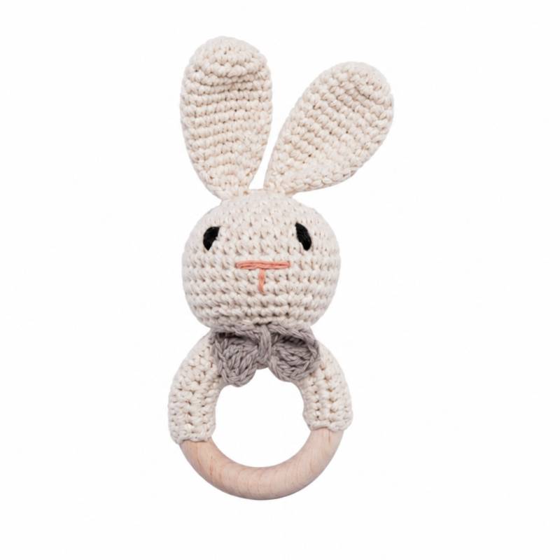 CuddleRattle – Weich & Verspielt – Gehäkelte Baby-Rassel mit Holzring Weißes Häschen | Pädagogisches Holzspielzeug CuddleRattle – Weich & Verspielt – Gehäkelte Baby-Rassel mit Holzring Weißes Häschen | Pädagogisches Holzspielzeug von Mein Kleines Baby