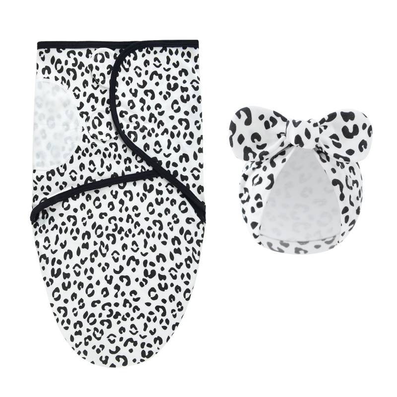 DreamNest– Ruhe&Komfort– Luxuriöses Wickeltuch mit Mütze Schwarz-weißes Leopardenmuster | Pädagogisches Holzspielzeug DreamNest– Ruhe&Komfort– Luxuriöses Wickeltuch mit Mütze Schwarz-weißes Leopardenmuster | Pädagogisches Holzspielzeug von Mein Kleines Baby