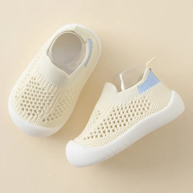 HappyFeet Comfy™ - Rutschfeste Sohle - Kinder Turnschuhe Beige / 15 (12-18 Monate) | Pädagogisches Holzspielzeug von Mein Kleines Baby