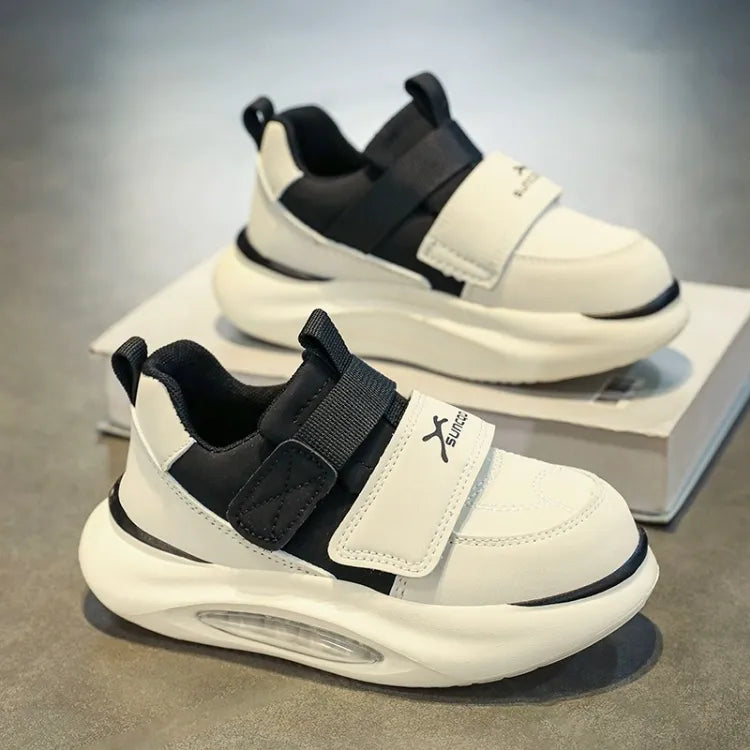 KidStride – Trendy og funktionelle – Sneakers med velcro Sort / 30 (5–6 år) | Pädagogisches Holzspielzeug von Mein Kleines Baby