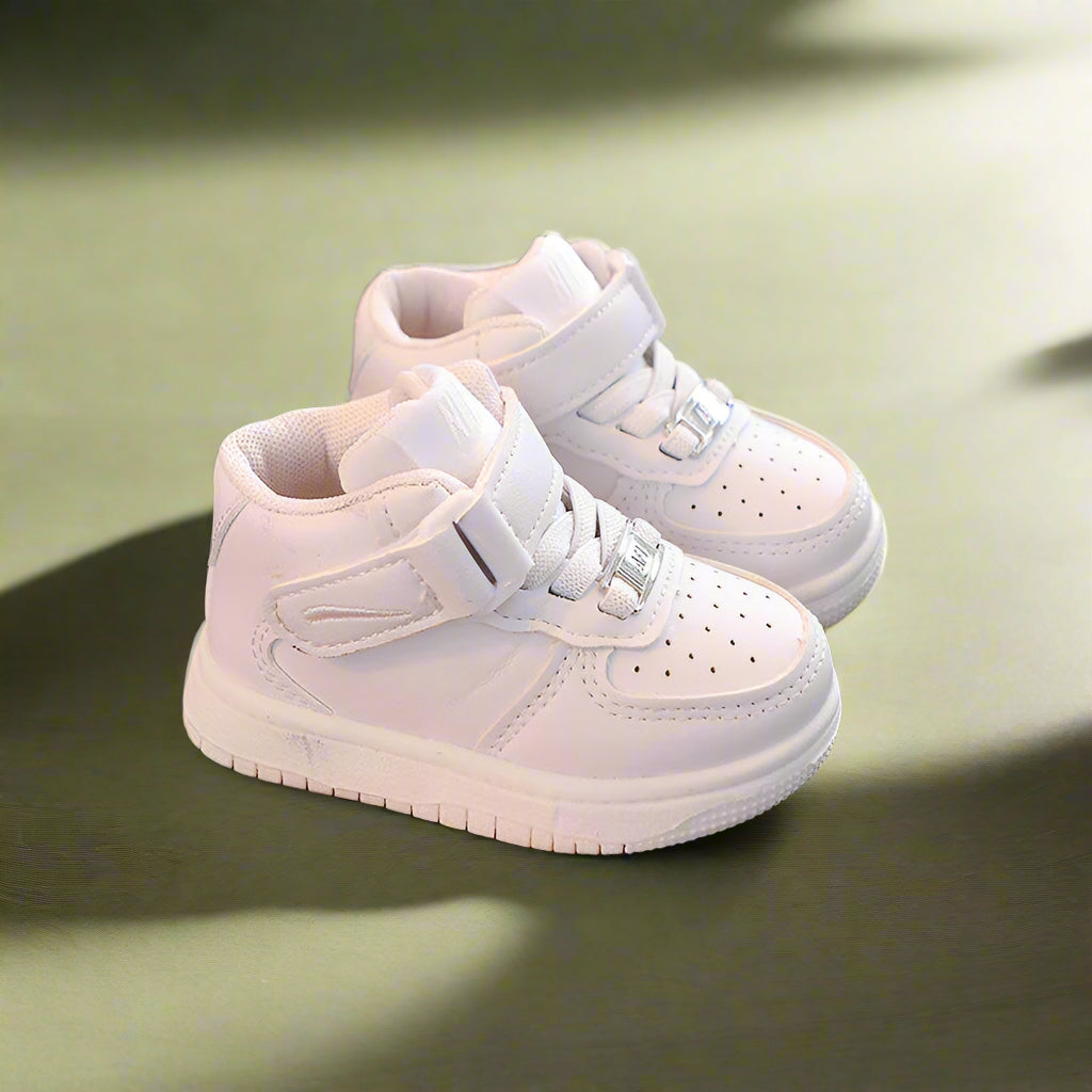 KidTrend– Robust und weich – Sneakers für Kleinkinder Weiß / 23 (18-24 Monate) | Pädagogisches Holzspielzeug von Mein Kleines Baby