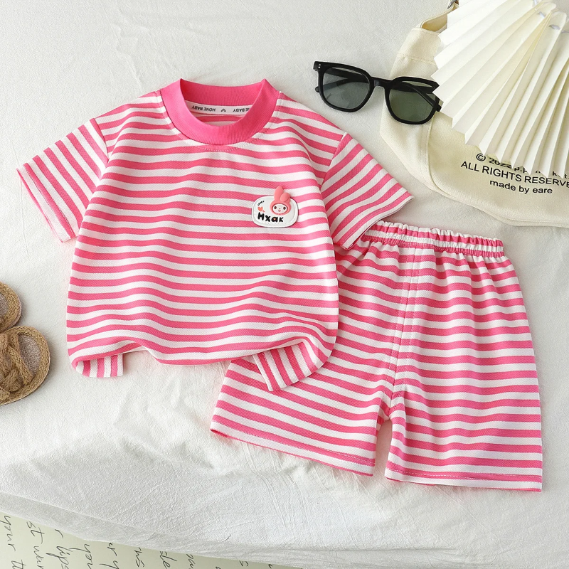 Kids Stripe Outfit – Trendy & bequem – Sommeroutfit für Kinder Rosa / 130 (3–4 Jahre) | Pädagogisches Holzspielzeug von Mein Kleines Baby