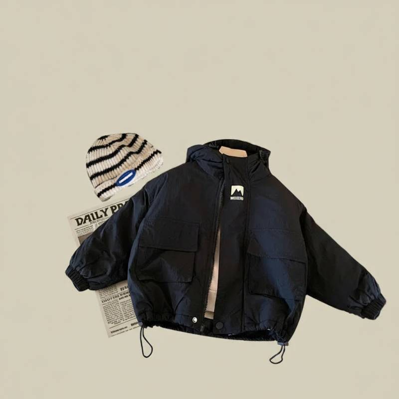 LiloWear– Winddicht&wasserabweisend– Kinderwindjacke mit Kapuze Schwarz / 130 (5-6 Jahre) | Pädagogisches Holzspielzeug von Mein Kleines Baby