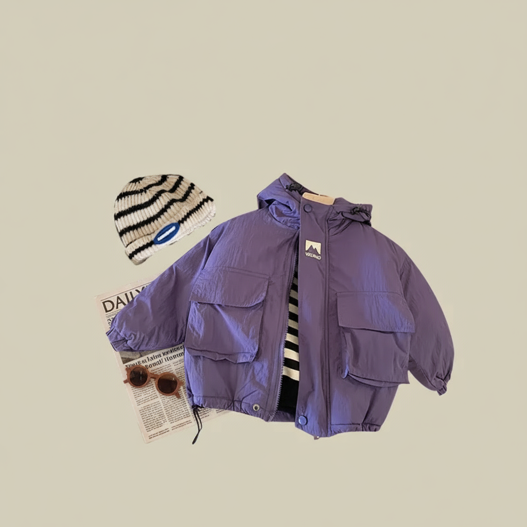 LiloWear– Winddicht&wasserabweisend– Kinderwindjacke mit Kapuze Violett / 90 (18-24 Monate) | Pädagogisches Holzspielzeug von Mein Kleines Baby