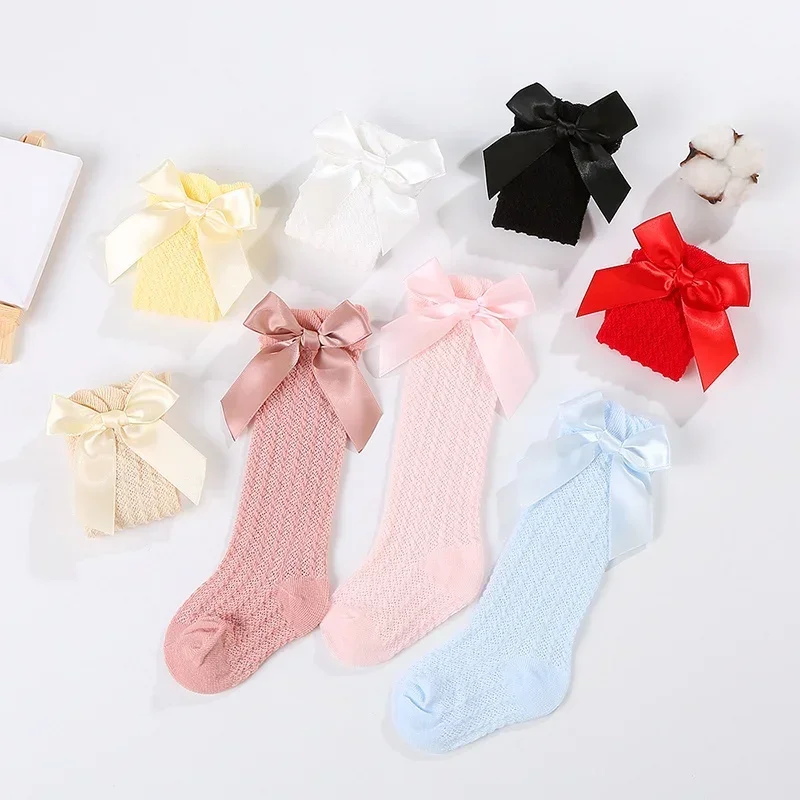 LittleCharm – Zart & stilvoll – Kniestrümpfe für Mädchen mit Schleife Kaki / 22 (1–3 Jahre) | Pädagogisches Holzspielzeug von Mein Kleines Baby