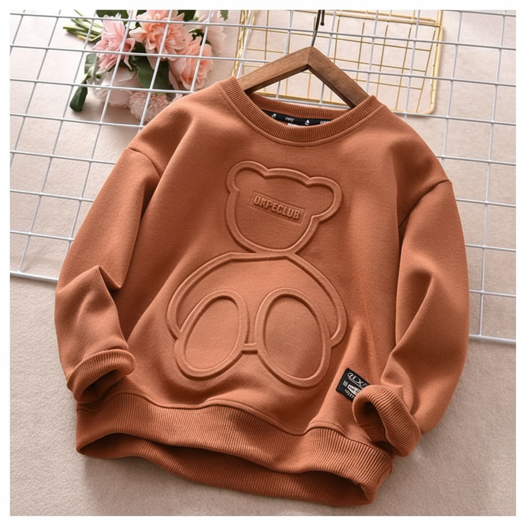 LittleCloud – Bequem & Gemütlich – Pullover mit 3D-Bärenmotiv Braun / 130 (6–7 Jahre) | Pädagogisches Holzspielzeug von Mein Kleines Baby