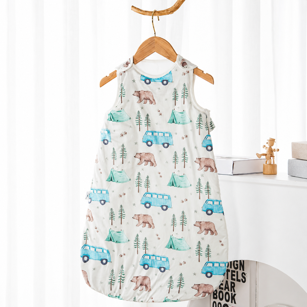 LittleDreams – Weich & atmungsaktiv – Ärmelloser Babyschlafsack Waldbär / S (0–6 Monate) | Pädagogisches Holzspielzeug von Mein Kleines Baby