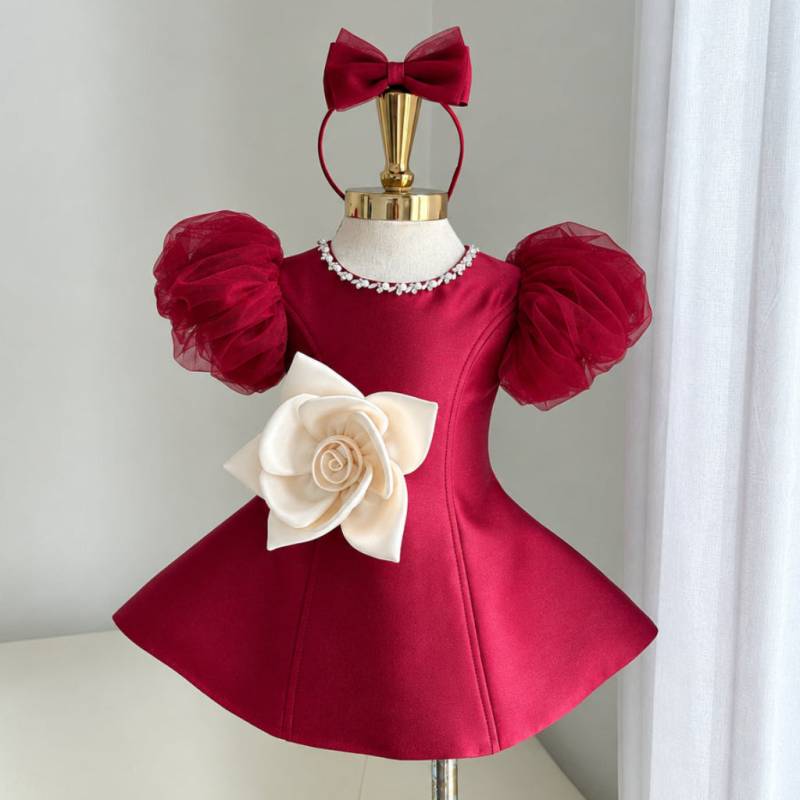 LittleRose – Elegant & festlich – Mädchenkleid mit 3D-Blume und Puffärmeln Rot / 120 (5–6 Jahre) | Pädagogisches Holzspielzeug von Mein Kleines Baby