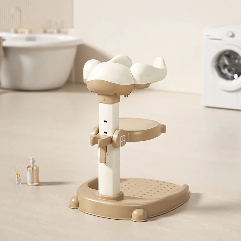 LittleSplash – Stabil og sikker – brusestativ til babyer Brun / Med krykke | Pädagogisches Holzspielzeug von Mein Kleines Baby
