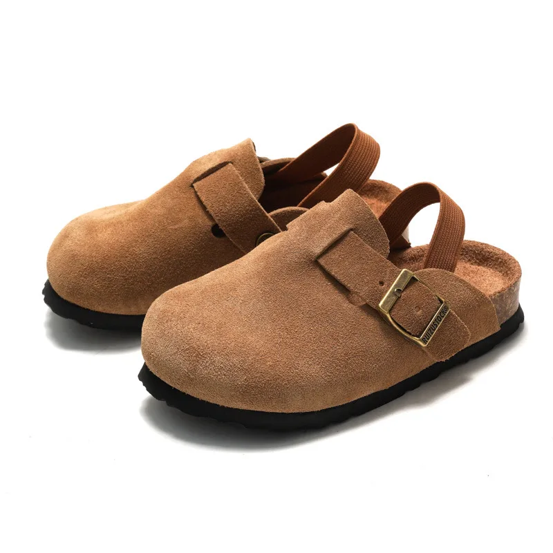 LittleWalk – Bequem & trendy – Sandalen im Clog-Stil aus Wildleder Braun / 33 (8–9 Jahre) | Pädagogisches Holzspielzeug von Mein Kleines Baby