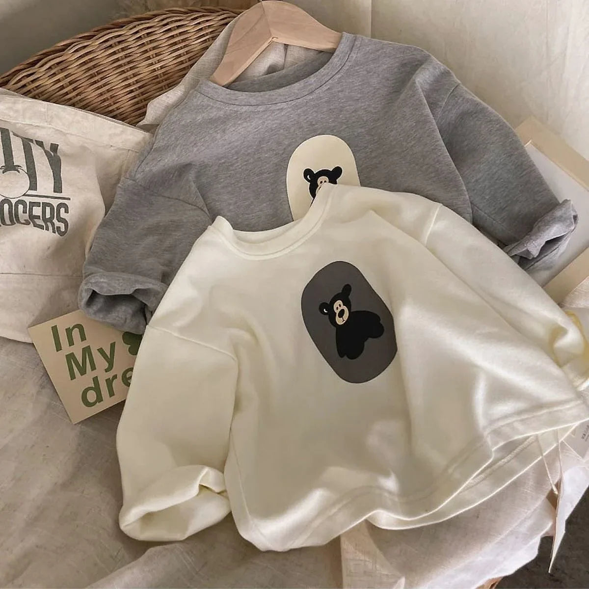 Mini Fashion™ - Bärendruck - Pullover Weiß / 100 (3 Jahr) | Pädagogisches Holzspielzeug von Mein Kleines Baby