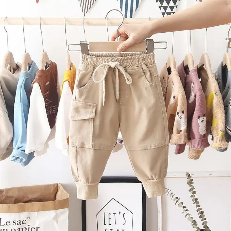 Mini Fashion™ - Cargohose für Jungen Khaki / 110 (5 Jahre) | Pädagogisches Holzspielzeug von Mein Kleines Baby