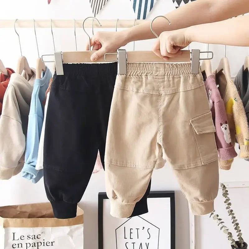 Mini Fashion™ - Cargohose für Jungen Schwarz / 116 (6 Jahre) | Pädagogisches Holzspielzeug von Mein Kleines Baby