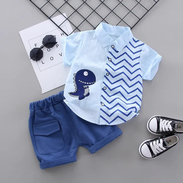 Mini Fashion™ - Dino Shirt - Mit Hose Blau / 100 (3 Jahre) | Pädagogisches Holzspielzeug von Mein Kleines Baby