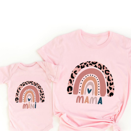 Mini Fashion™ - Mama&Tochter - Passendes Shirt&Strampler Rosa - Regenbogen mit Druck / Frauen - L | Pädagogisches Holzspielzeug von Mein Kleines Baby