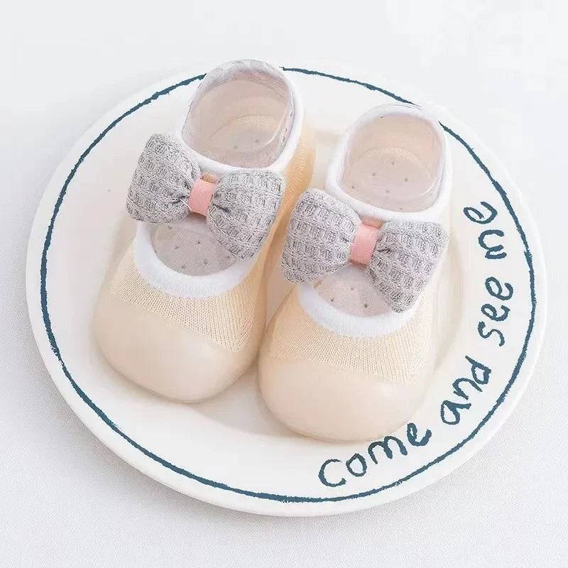Mini Fashion™ - Nie wieder ausrutschen - Antirutschsocken Beige / 20 (6-12 Monate) | Pädagogisches Holzspielzeug von Mein Kleines Baby