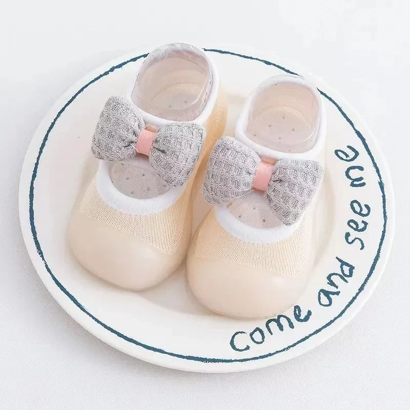 Mini Fashion™ - Nie wieder ausrutschen - Antirutschsocken Beige / 20 (6-12 Monate) | Pädagogisches Holzspielzeug von Mein Kleines Baby